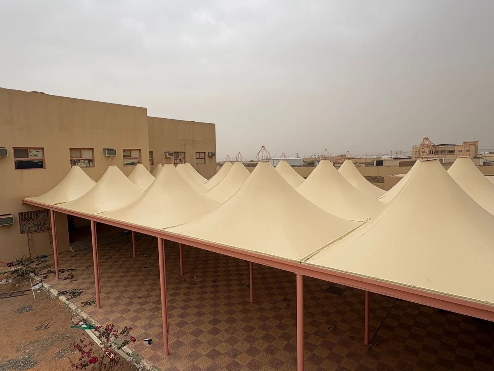 صورة من معرض الأعمال