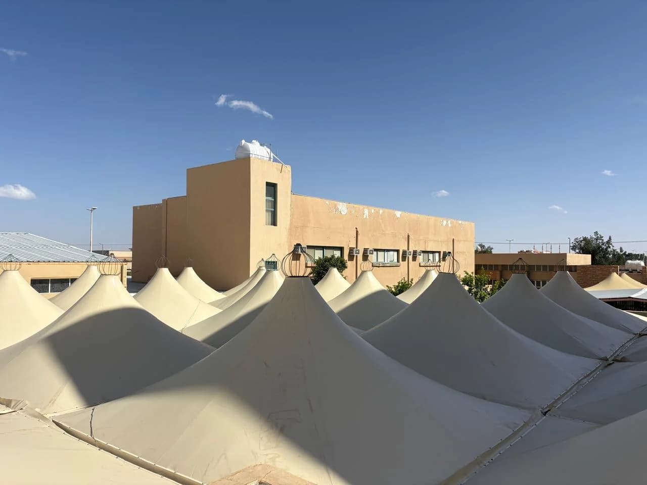 تغيير اقمشة مدارس الرياض
